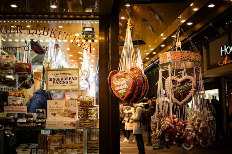 Outletcity Metzingen welcomes the festive season with the opening of new stores