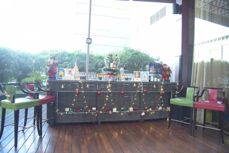 Crowne Plaza New Delhi Okhla rings in the festive season with a cake mixing ceremony