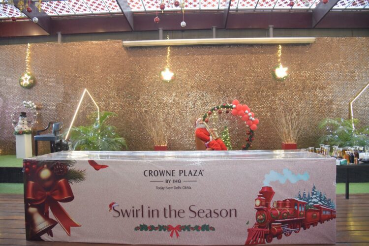 Crowne Plaza New Delhi Okhla rings in the festive season with a cake mixing ceremony