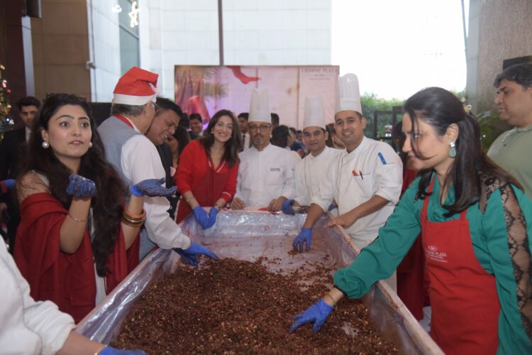 Crowne Plaza New Delhi Okhla rings in the festive season with a cake mixing ceremony