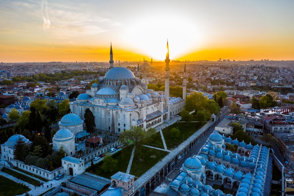 Türkiye: The Fast Lane to Summer Holiday